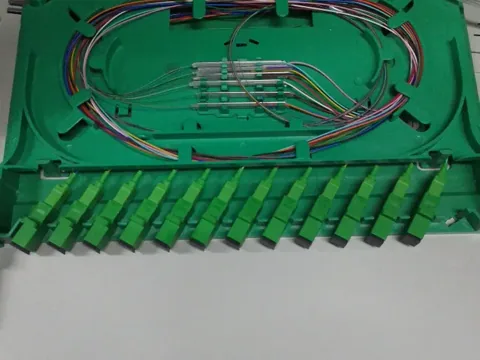 Splitter tray open